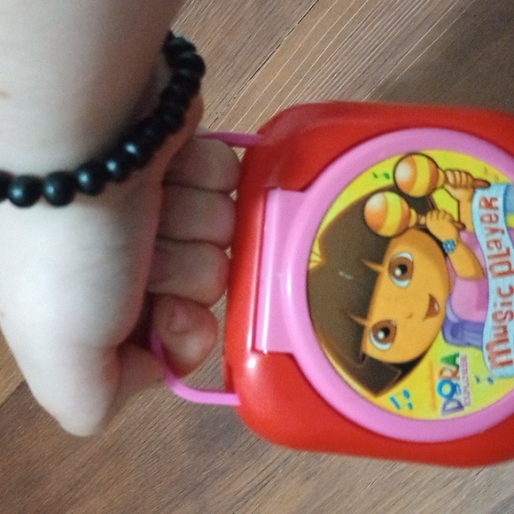 Dora the Explorer Music Player (Includes CD) - Picture 3 of 4